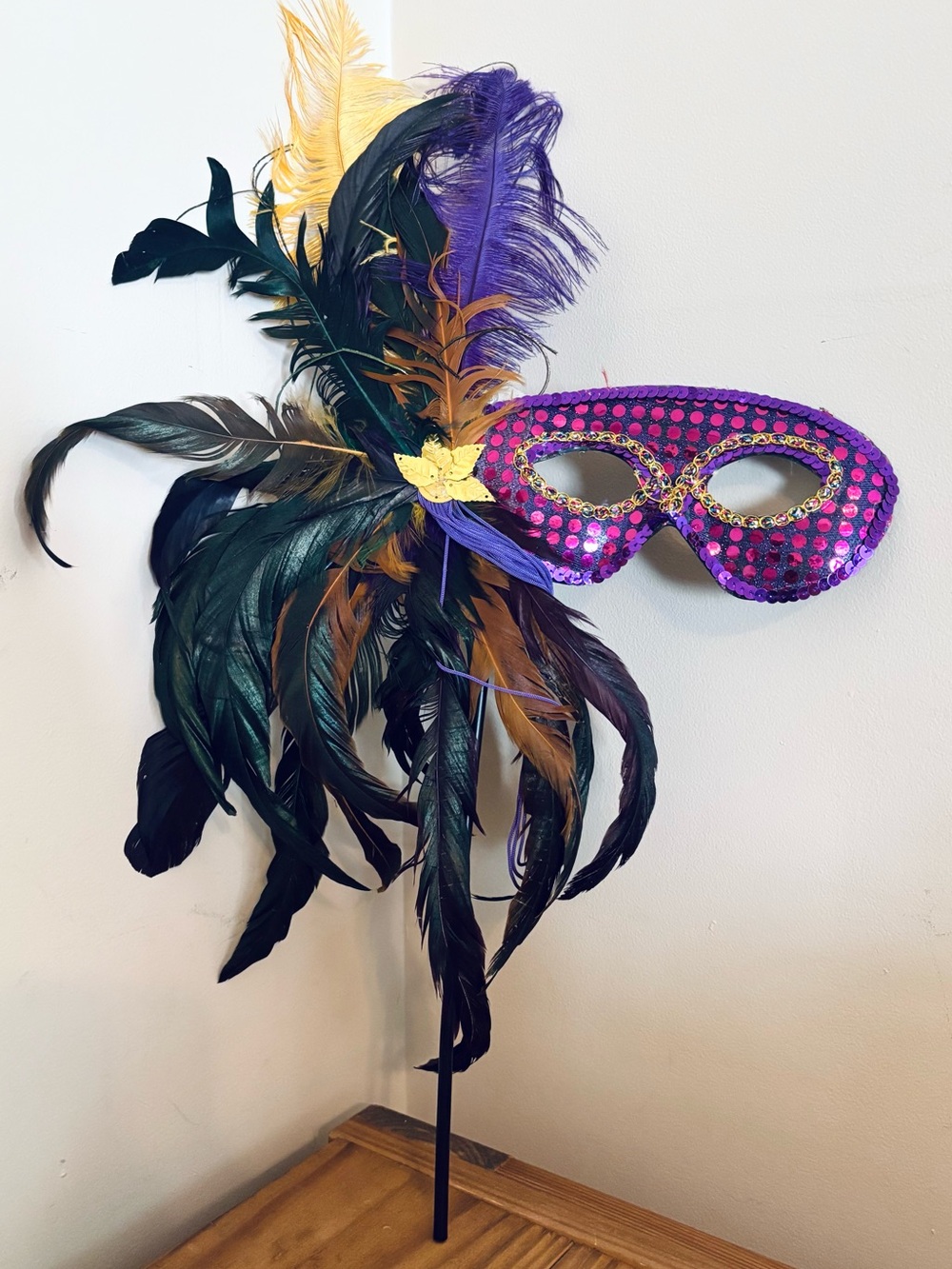 VTG Y2K Mardi Gras Feathered Purple Sequin Masquerade Mask